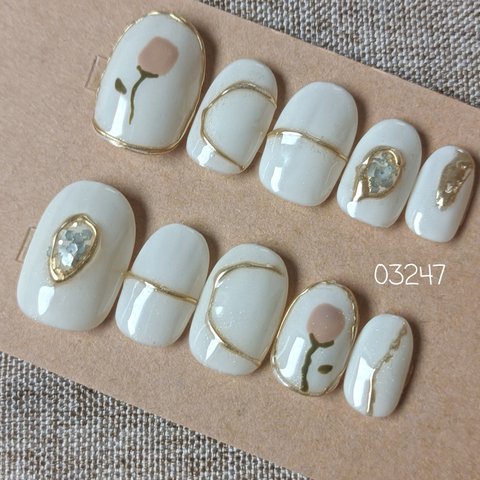 現品販売　ネイルチップ　ニュアンスネイル　ミルクホワイト　白　花柄　ミラーネイル　ゴールド