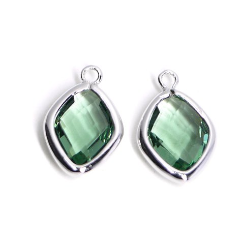 再販【2個入り】Green Opalカラーガラス16mmダイヤモンド形シルバーチャーム