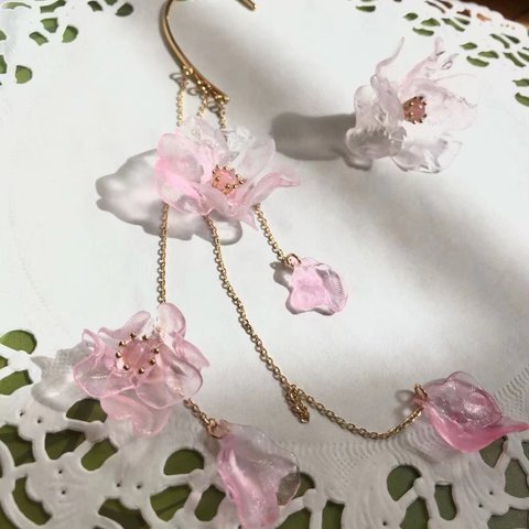 蝶の桜　手作りイヤリング耳掛け式とピアス　セット