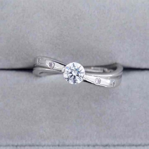 一粒ダイヤの指輪 0.3ct プラチナ ピンクダイヤ入り 婚約指輪 ダイヤグレードお任せプラン