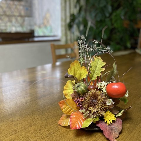 秋色🍁いっぱい集めました🍂陶器のお皿にアートフラワーアレンジ