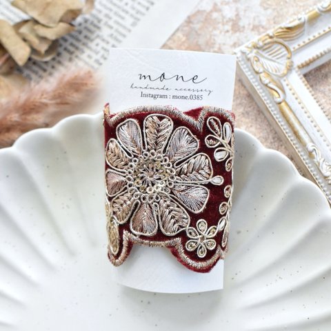 インド刺繍リボン　インド刺繍　ポニーフック　赤　レッド　ベルベット　ゴールド　ボタン付き　刺繍リボン　花柄　フラワー　花　＊　ヘアアクセサリー　結婚式　お呼ばれ　ギフト　プレゼント　髪飾り