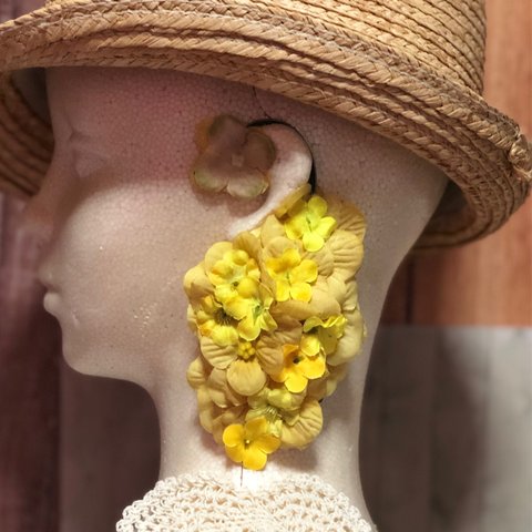 黄色紫陽花と野花のイヤーカフ ★真鍮金具タイプ★左耳用★フリーサイズ★
