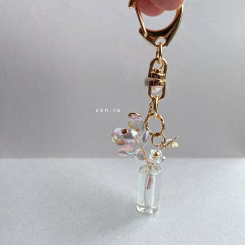 NEW❣️🌸受注製作🌸花瓶とお花ミニチュアのキーホルダー(心遊びがあるアクセサリー)