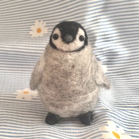 羊毛フェルトの子皇帝ペンギン