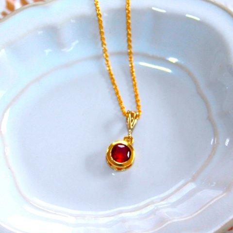 - riri - Ruby bezel Necklace