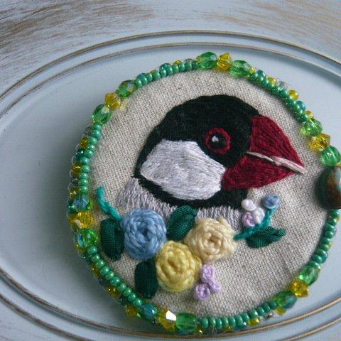 刺繍　文鳥　ブローチ　