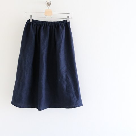 【  発送まで２週間／送料込 】 リネン１００％　ラプセニのギャザースカート（color:ミッドナイトブルー）
