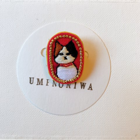 ビーズ刺繍ブローチ　肖像画ねこ