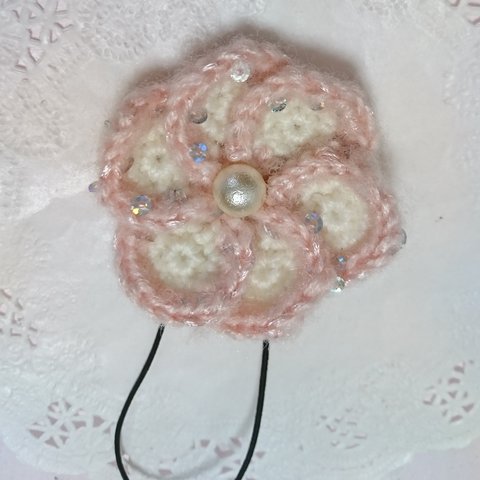お花のヘアゴム  ピンクラメ糸 パール          