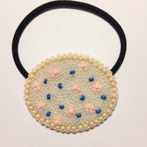 ビーズ刺繍のお花畑ヘアゴム ピンクフラワー