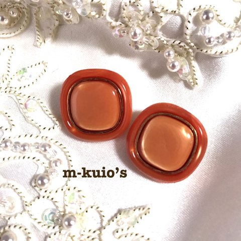 B264.「キャロット」レトロなスクエアボタンのピアス(イヤリング)