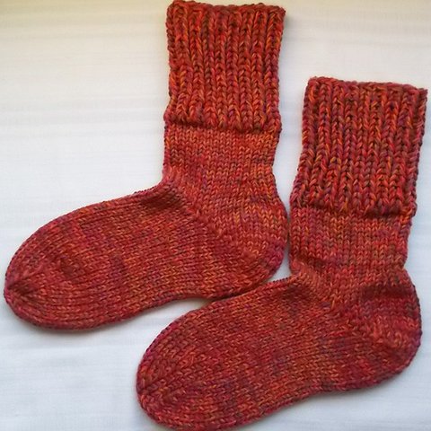 23.5～24㎝くらいの方用　厚手の手編み靴下 ウール100％　毛糸を約200グラム使用した分厚い靴下です（40）