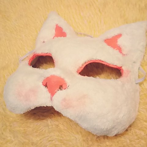 モコモコ頬っぺたプクっな白猫仮面