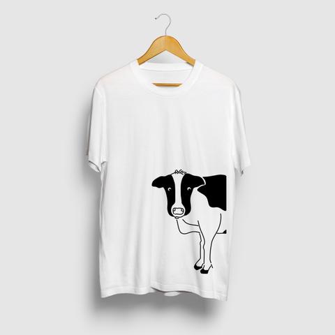 牛が見てる 動物イラストTシャツ 大