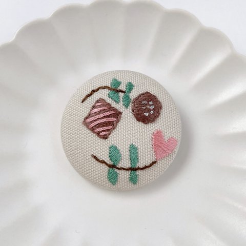 ★セット割実施中★アソートチョコの刺繍ブローチ