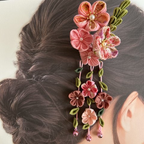  花びら舞う つまみ細工　七五三　成人式　髪飾り ピンク クリップ
