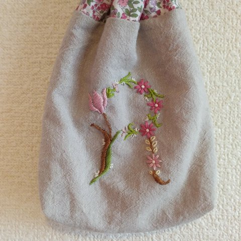 ✨手刺繍巾着サニタリーポーチイニシャル✨R✨1300円➡️1000円✨