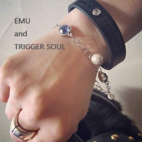 *SALE*[TRIGGERSOUL+EMU]のコラボアイテム/ブラックレザー&スワロフスキー・クリスタル ブレスレット