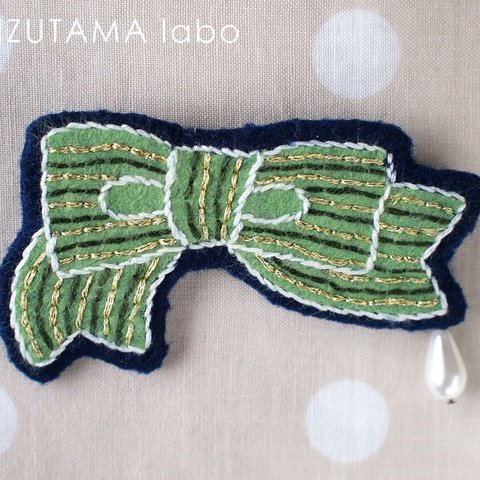 金刺繍のリボンブローチ