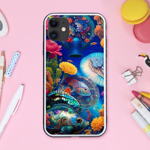 色鮮やかでアバロン貝のようにきらびやかに輝く深海魚 スマホケース【強化ガラス仕上げ】iPhone15 対応