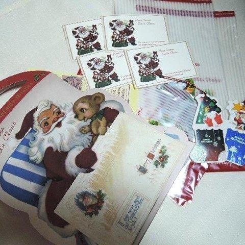 （1355）クリスマスラッピングアイテム☆サンタさんシリーズ　ソックス型カード付き(^^♪
