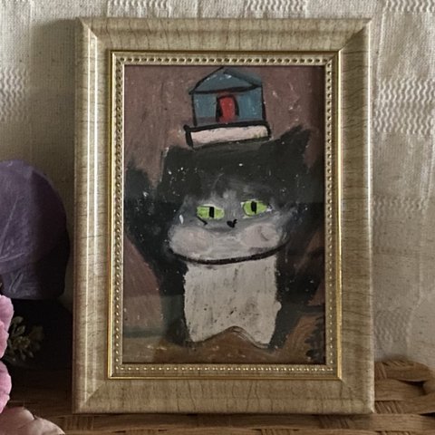 絵画。原画手描き【黒猫ちゃんは家のおもちゃを頭に置くのが好きだ】