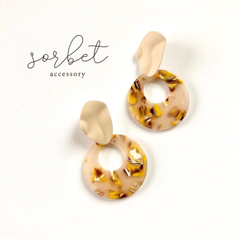 ivory × yellow marble round