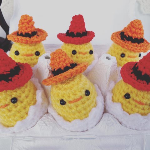 ハンドメイド　ひよこ たまごパック入り　ハロウィンバージョン