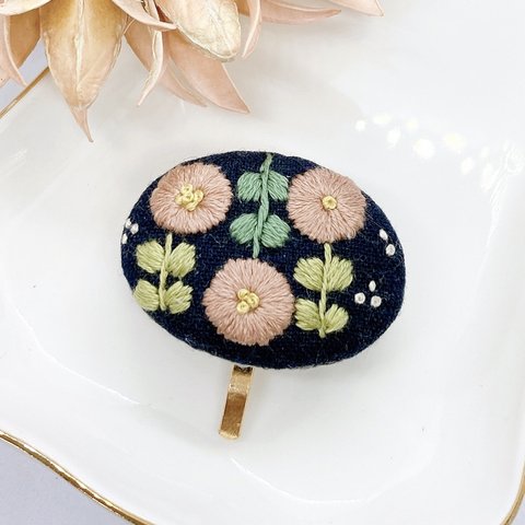 お花刺繍のポニーフック