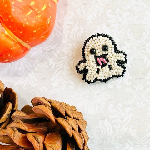 ハロウィン・おばけのビーズ刺繍ブローチ