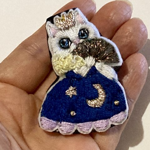 夜の女王　刺繍ブローチ