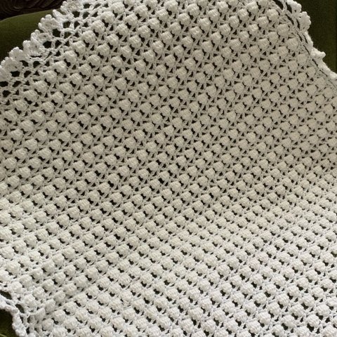 もこもこのポップコーン編みとフリフリの縁編みがかわいいベビーブランケット　　(82＊78)         110