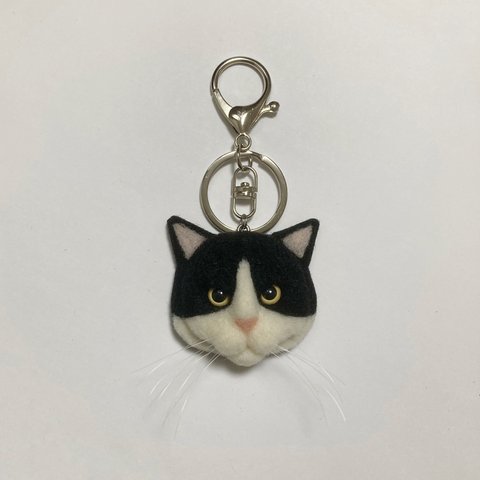 羊毛フェルト 猫キーホルダー ハチワレ