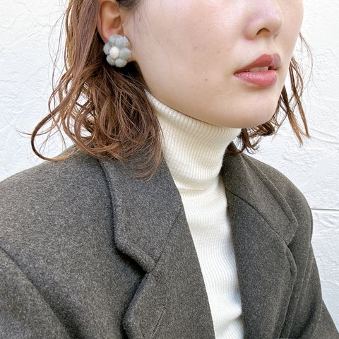 ポンポンフラワーピアス/イヤリング