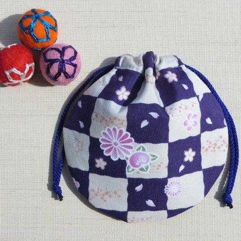 ミニ丸巾着袋 　紫×アイボリー　花模様　小物収納　御守り袋に　プレゼントにも