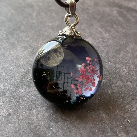 ハンドメイド　レジン　No.546 街並みと夜桜　ネックレス