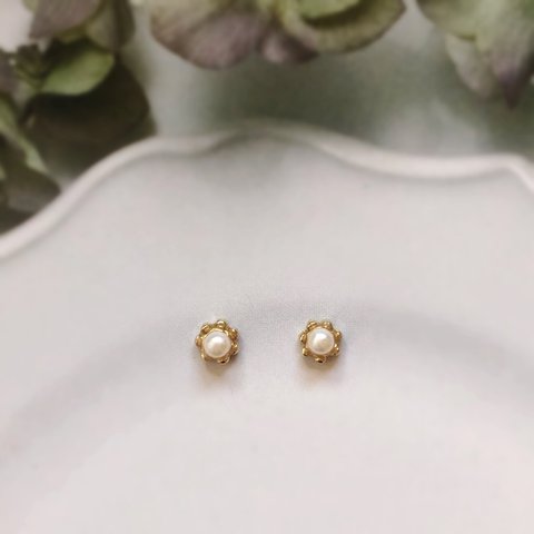 送料無料✴︎アレルギー対応✴︎gold シャンパン ピンク♡デザイン フラワーのピアス・イヤリング