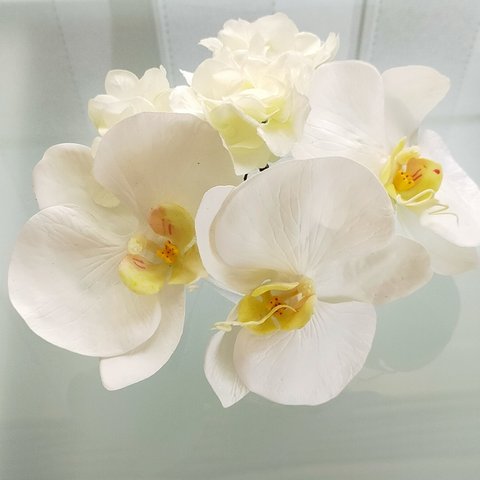 胡蝶蘭と白紫陽花の髪飾り 