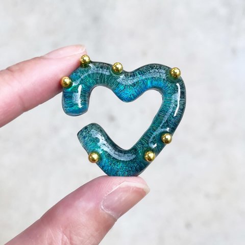 HEART earcuff ( 星月夜 ) // イヤーカフ レジン