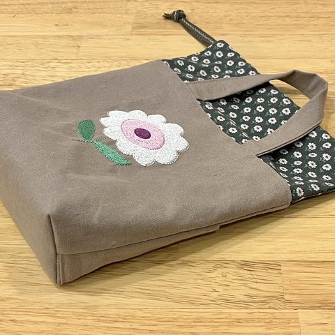 北欧風お花刺繍　ミニバック