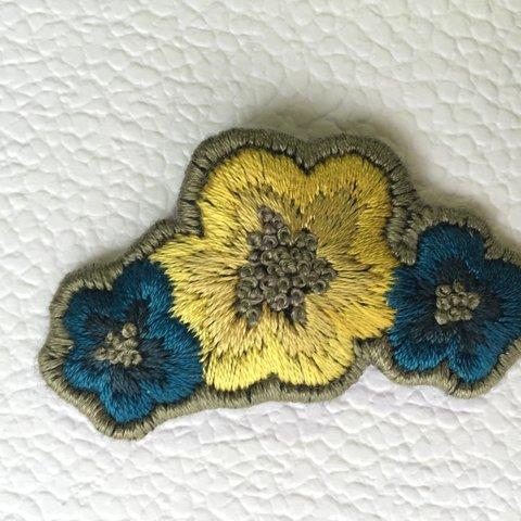 お花の刺繍　パッチン留め