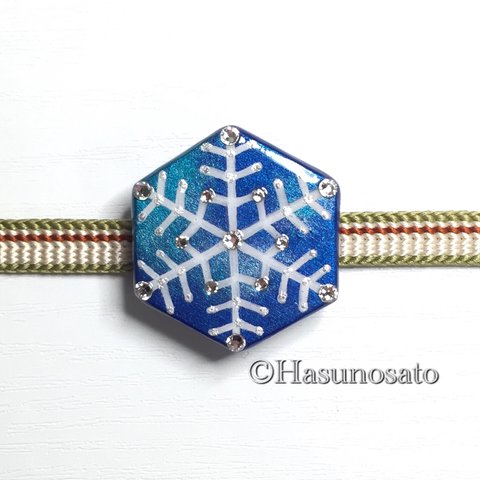 <再販> 雪の結晶 <大きいサイズ> 帯留め/ブローチ 【陶器風 石塑粘土アクセサリー】和装 帯留 クリスマス