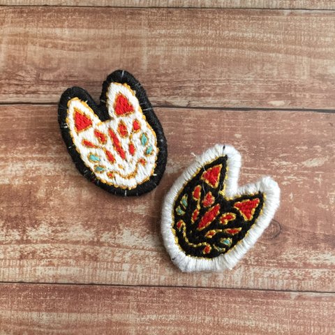 【刺繍ブローチ】 白黒狐面