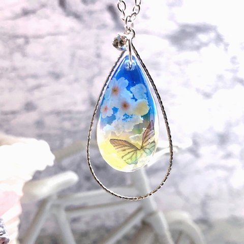 青空雲　蝶々&桜　ネックレス　レジン　球体　丸