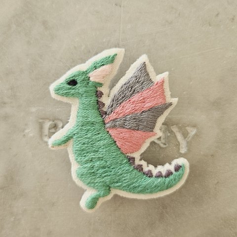 ドラゴン刺繍ブローチ(グリーン)【受注製作】