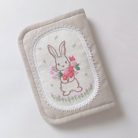  花うさぎ 　刺繍　母子手帳ケース　お薬手帳ケース