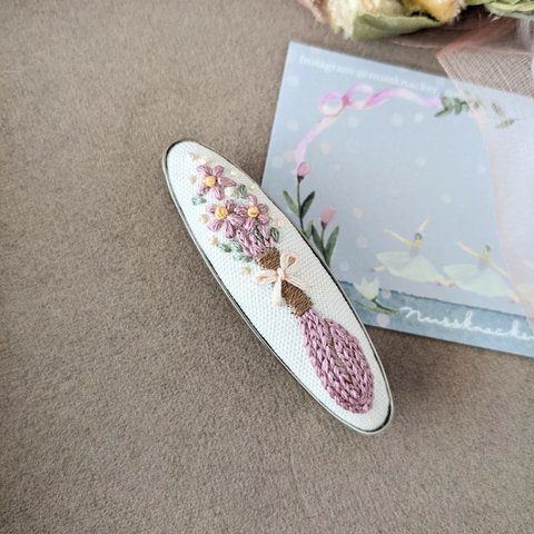 刺繍糸のお花バレッタ