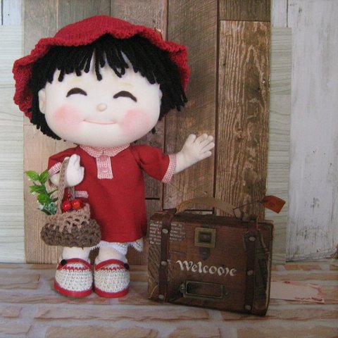 ニッコリ＊ニコちゃんお人形と木のアンティーク風トランク（かばん）の置き物のセット