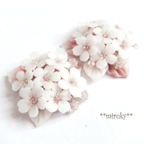 【♡50】樹脂粘土　白い花びらの桜ブーケ　パーツ（2ｹ）ハンドメイド　アクセサリー素材